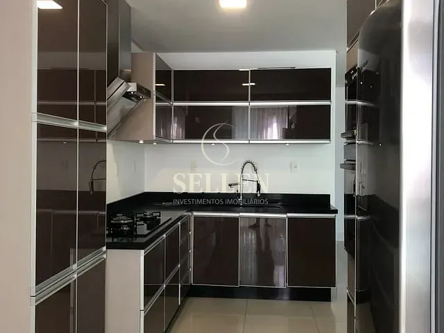 Apartamento 3 quartos e 2 banheiros, para alugar, no bairro Centro em Balneário Camboriú