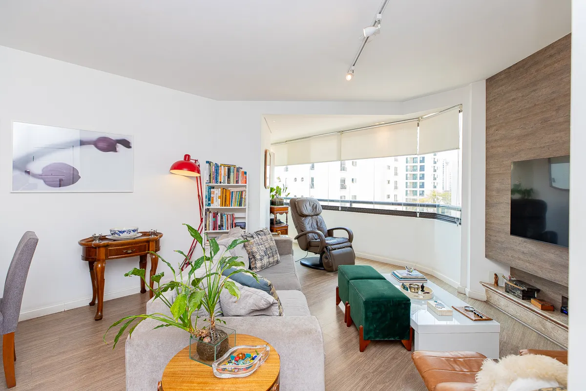 Apartamento para venda em Moema com 3 quartos, sendo 1 suíte, 125m²