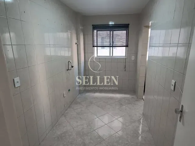 Apartamento 2 quartos e 2 banheiros, para alugar, no bairro Centro em Balneário Camboriú