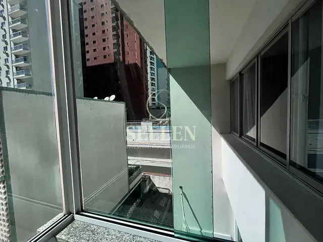 Apartamento 2 quartos e 1 banheiro, para alugar, no bairro Centro em Balneário Camboriú