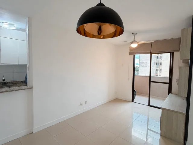 Apartamento 2 quartos e 2 banheiros, para alugar, no bairro Glória em Macaé