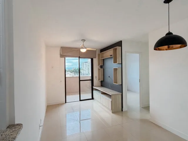 Apartamento 2 quartos e 2 banheiros, para alugar, no bairro Glória em Macaé