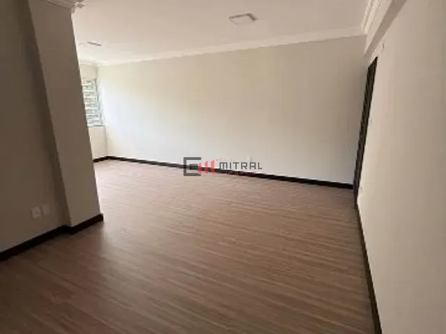 Apartamento 2 quartos e 2 banheiros, à venda, no bairro Centro em Londrina