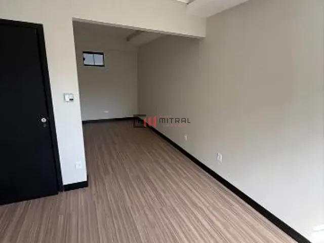 Apartamento 2 quartos e 2 banheiros, à venda, no bairro Centro em Londrina