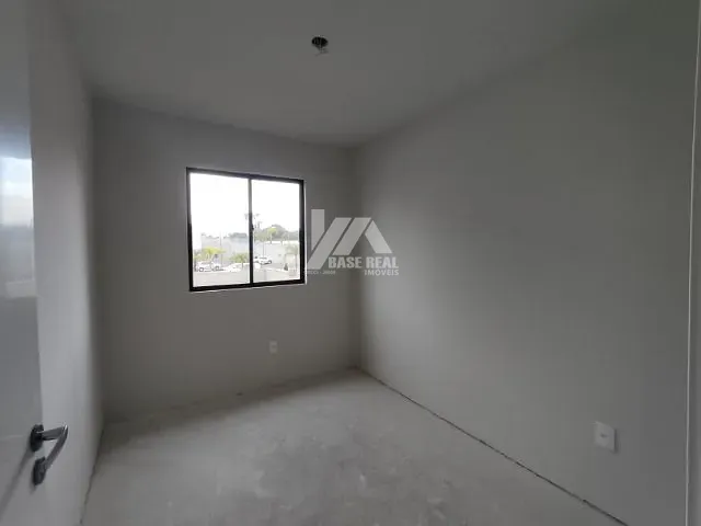 Apartamento 2 quartos e 1 banheiro, à venda, no bairro Uvaranas em Ponta Grossa
