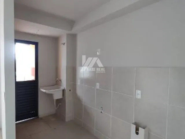 Apartamento 2 quartos e 1 banheiro, à venda, no bairro Uvaranas em Ponta Grossa