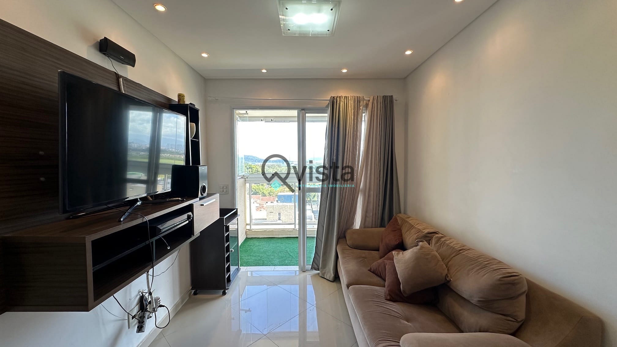 Apartamento à venda com 2 quartos, 75m² - Foto 1