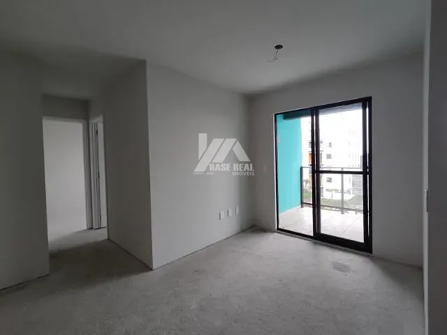 Apartamento 2 quartos e 1 banheiro, à venda, no bairro Uvaranas em Ponta Grossa