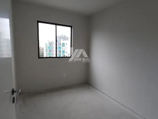 Apartamento 2 quartos e 1 banheiro, à venda, no bairro Uvaranas em Ponta Grossa