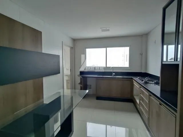 Apartamento 3 quartos e 2 banheiros, à venda, no bairro Centro em Ponta Grossa