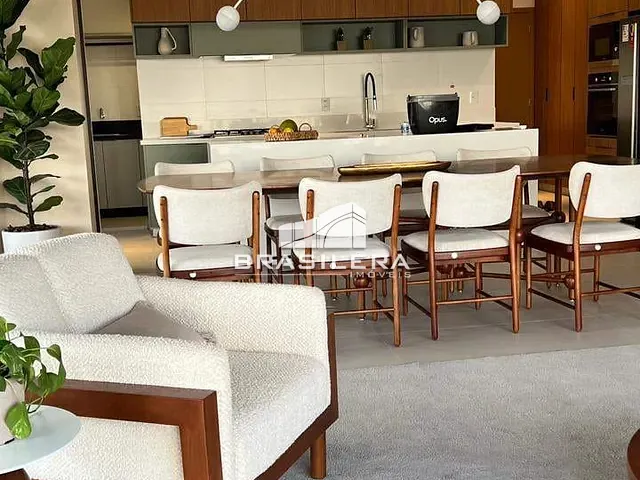 Apartamento com 246m² 4 quartos e 6 banheiros, à venda, no bairro Setor Bueno em Goiânia