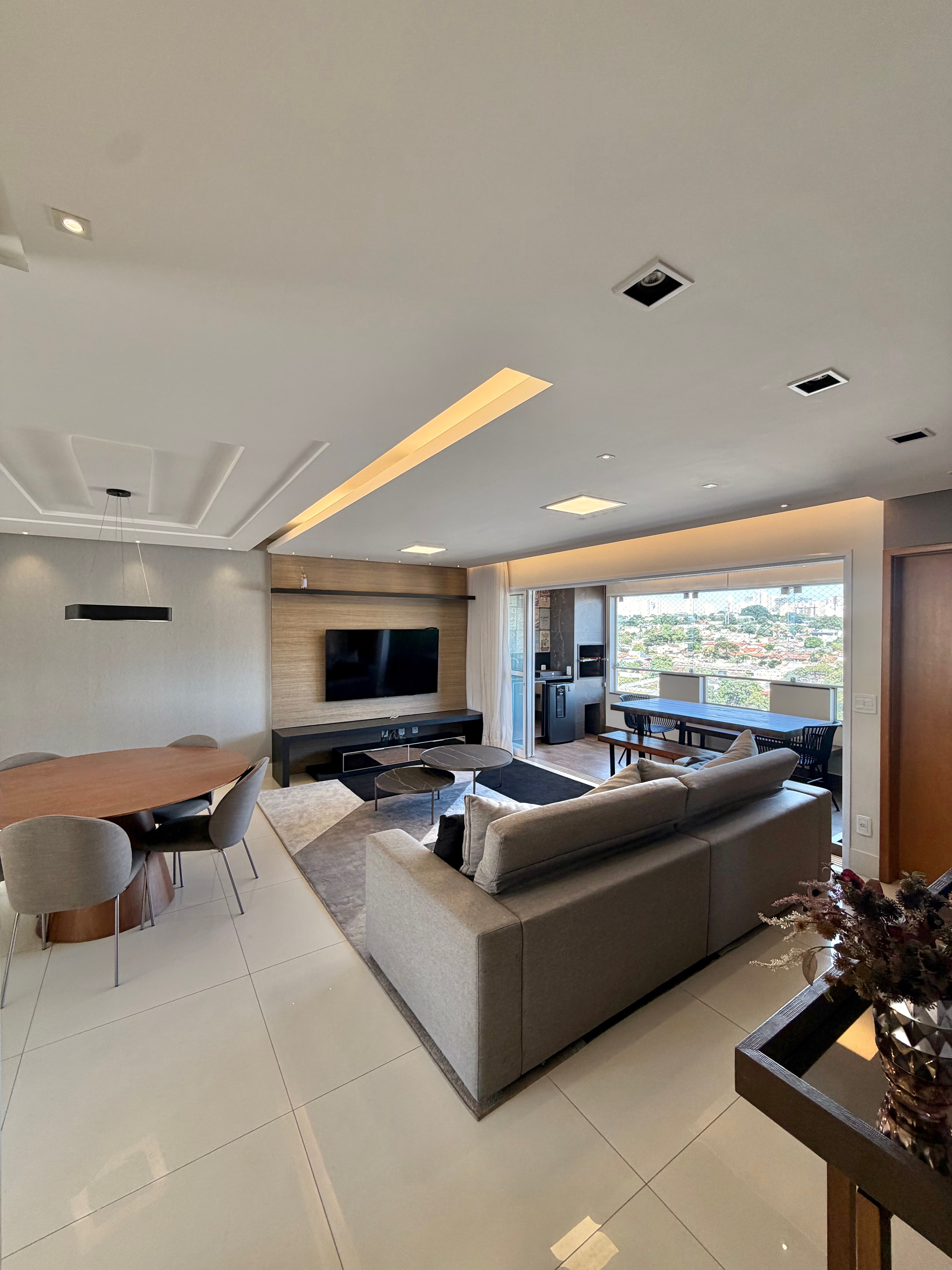 Apartamento mobiliado à venda, com 115 m², 3 suítes, Jardim Goiás, Goiânia.