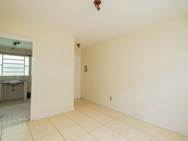 Apartamento 3 quartos e 1 banheiro, para alugar, no bairro Centro em Pelotas