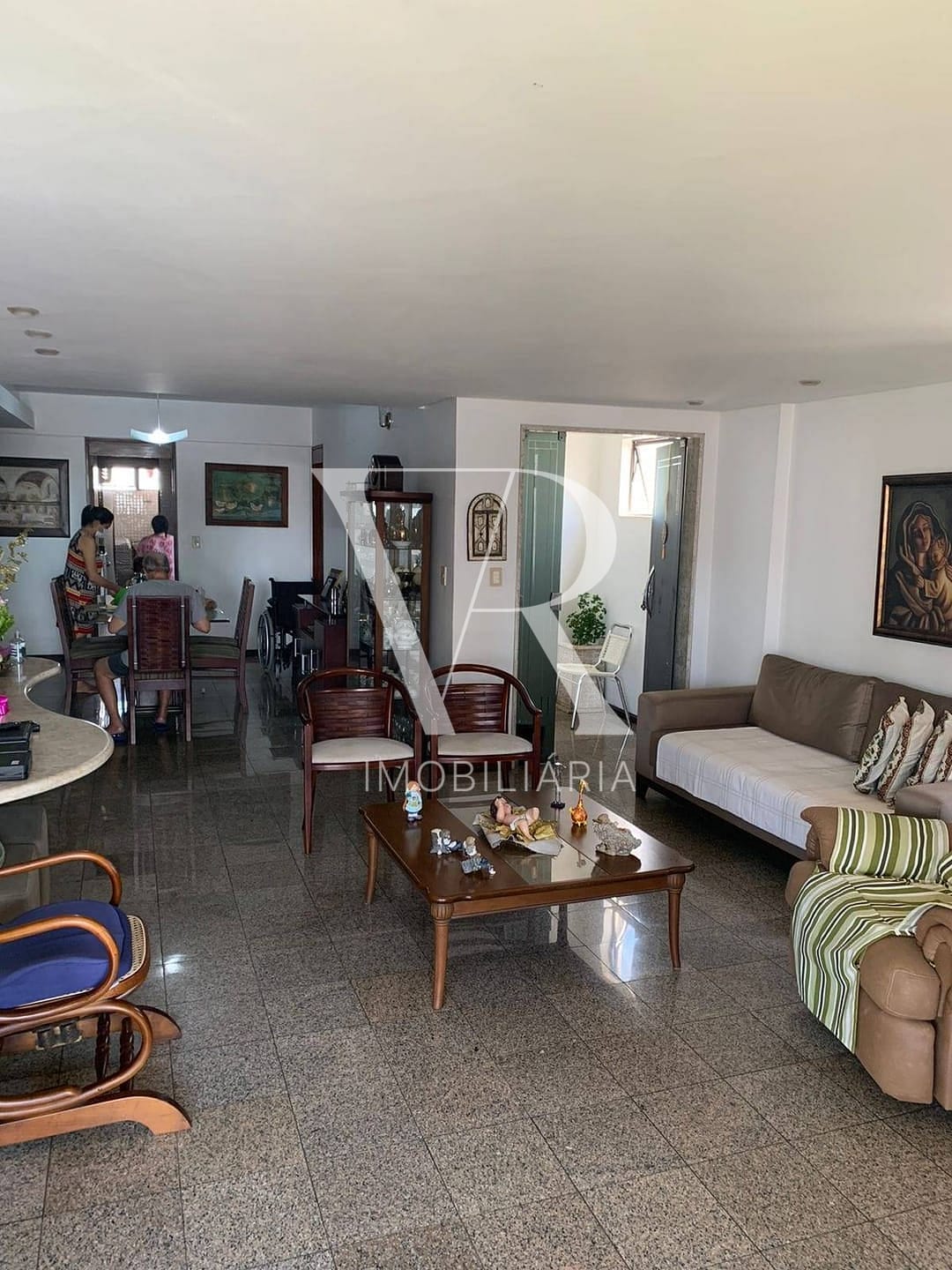 Apartamento à venda com 3 quartos, 158m² - Foto 4