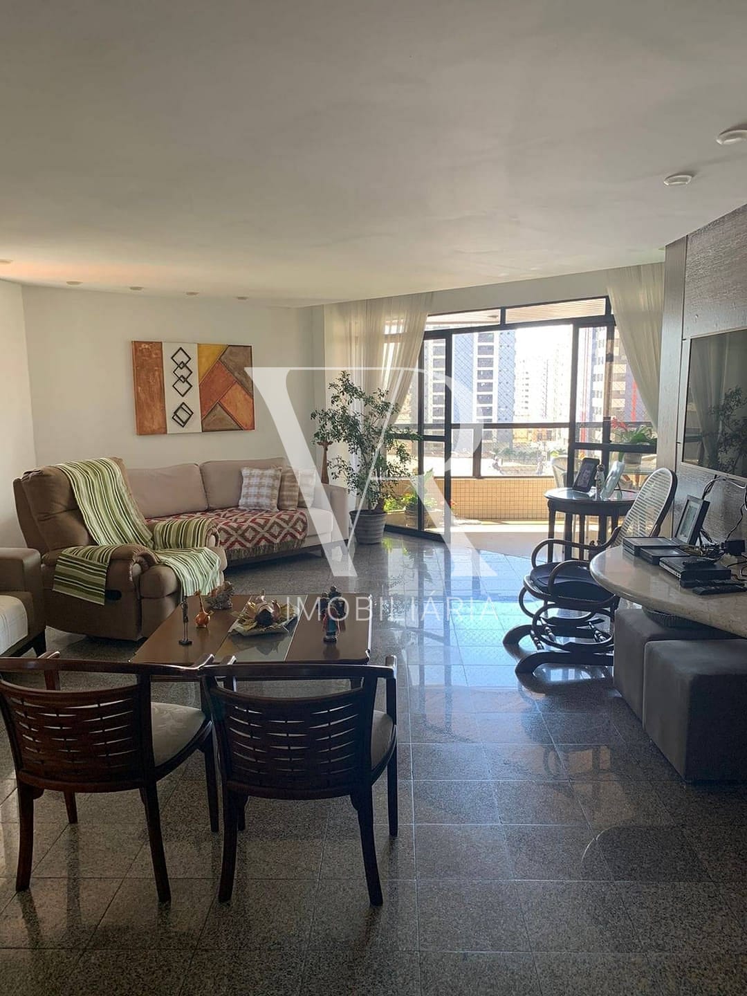 Apartamento à venda com 3 quartos, 158m² - Foto 3