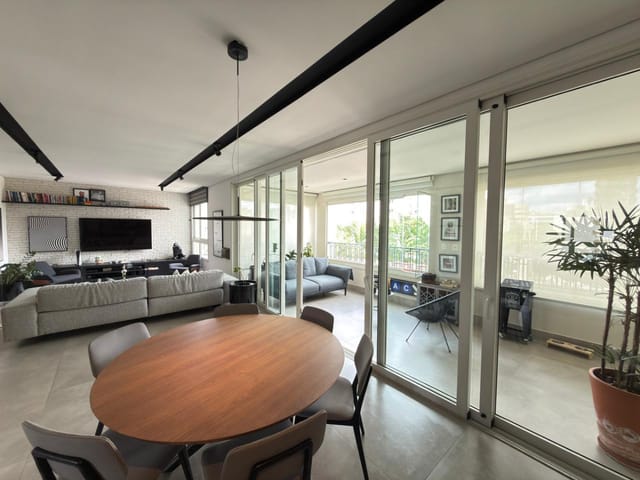 Apartamento com 217m² 3 quartos e 5 banheiros, à venda, no bairro Vila Olímpia em São Paulo
