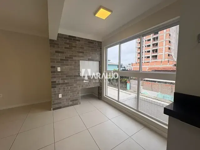 Apartamento 2 quartos e 1 banheiro, para alugar, no bairro Centro em Navegantes