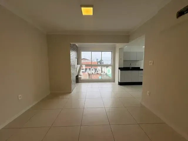 Apartamento 2 quartos e 1 banheiro, para alugar, no bairro Centro em Navegantes