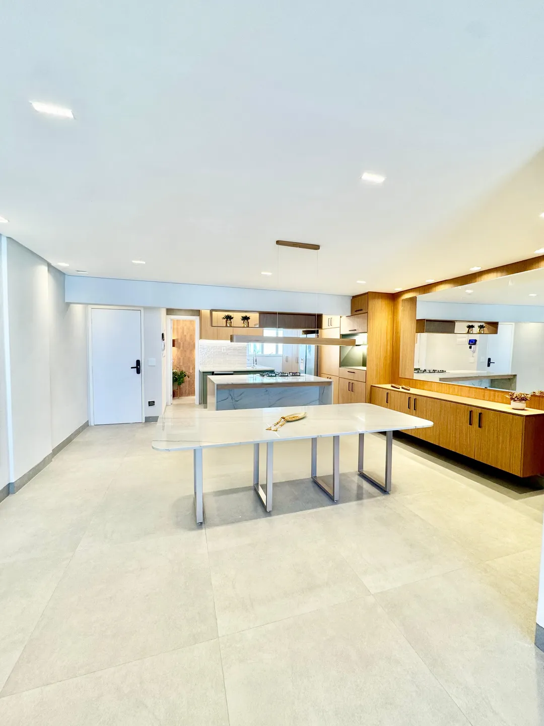 Apartamento à venda, com 128,45m2, 3 quartos sendo 1 suite com closet, no Clermont Ferrand, Setor Oeste, Goiânia, GO