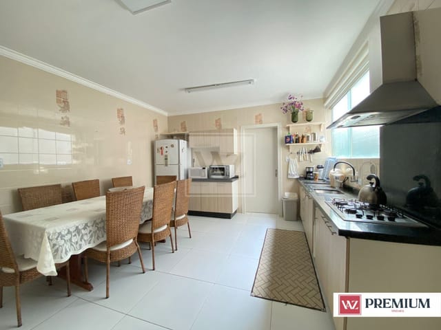 Apartamento com 270m² 4 quartos e 5 banheiros, à venda, no bairro Meia Praia em Itapema