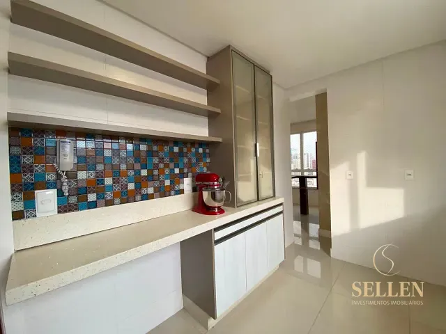 Apartamento 3 quartos e 4 banheiros, para alugar, no bairro Centro em Balneário Camboriú