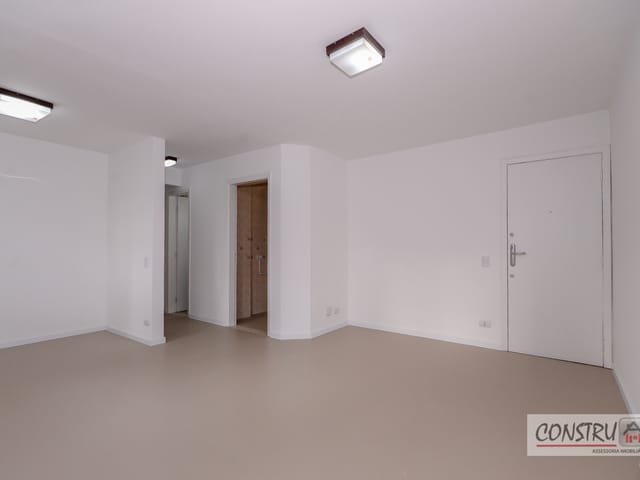 Apartamento 2 quartos e 2 banheiros, para alugar, no bairro Água Verde em Curitiba