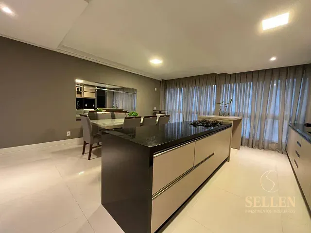 Apartamento com 201m² 3 quartos e 4 banheiros, à venda, no bairro Pioneiros em Balneário Camboriú