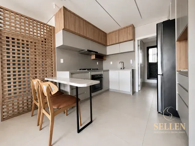 Apartamento 4 quartos e 3 banheiros, para alugar, no bairro Centro em Balneário Camboriú