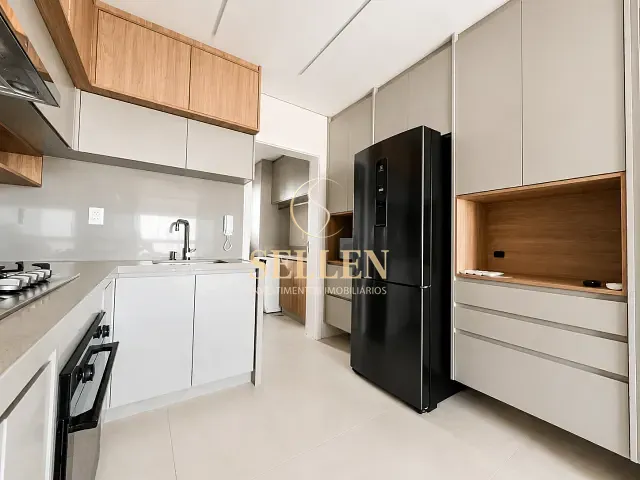 Apartamento 4 quartos e 3 banheiros, para alugar, no bairro Centro em Balneário Camboriú