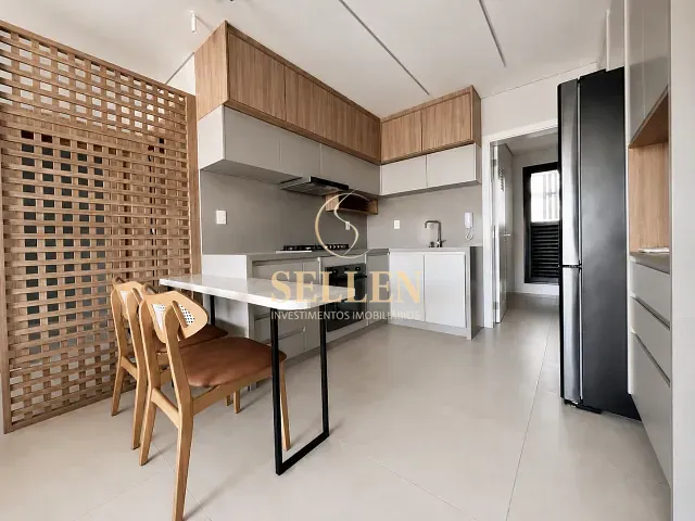 Apartamento 4 quartos e 3 banheiros, para alugar, no bairro Centro em Balneário Camboriú