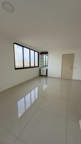 Apartamento 3 quartos e 2 banheiros, à venda ou para alugar, no bairro Imbetiba em Macaé