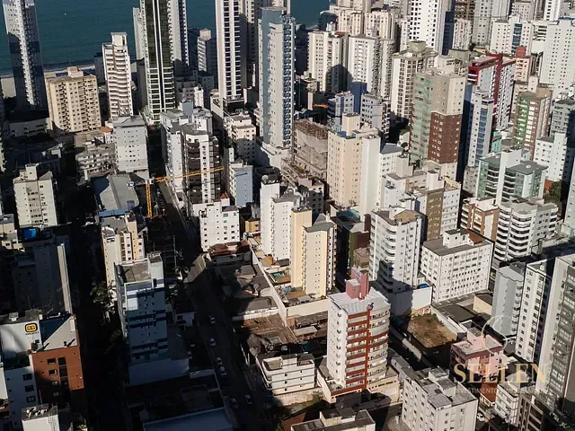 Apartamento com 203m², à venda, no bairro Centro em Balneário Camboriú