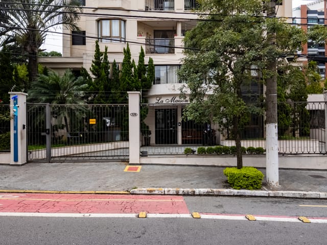 Apartamento com 1274m² 2 quartos e 2 banheiros, à venda, no bairro Moema em São Paulo
