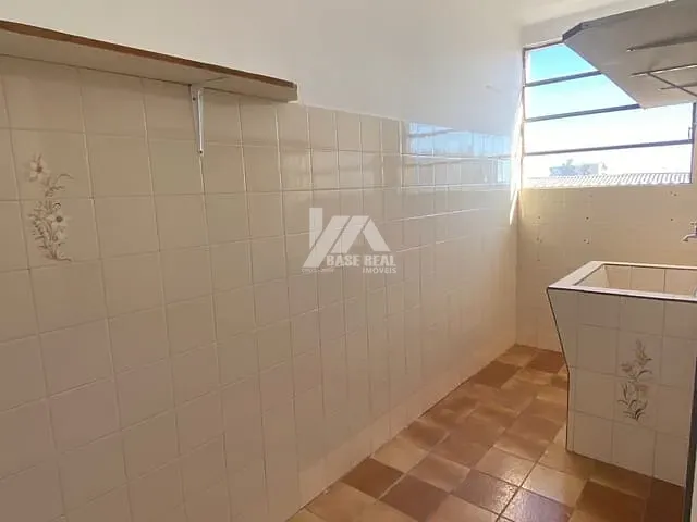 Apartamento 2 quartos e 1 banheiro, para alugar, no bairro Centro em Ponta Grossa