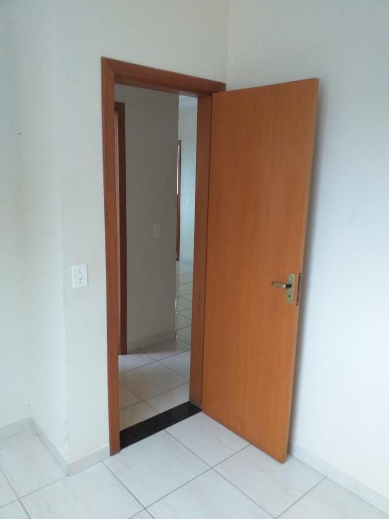 Apartamento de 2 quartos, 1 banho, 1 vaga, condomínio barato, à venda, Porto Seguro, Ribeirão das Neves, MG - Bom para investidor. Fácil de alugar. miniatura 4