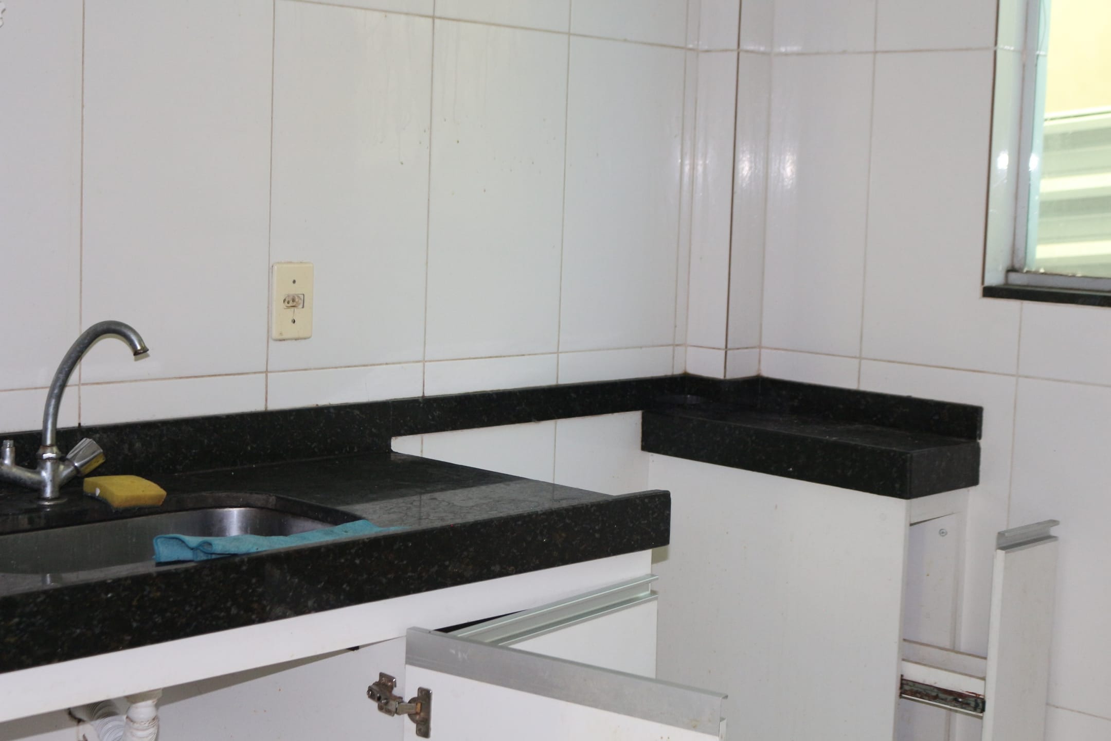 Apartamento de 2 quartos, 1 banho, 1 vaga, condomínio barato, à venda, Porto Seguro, Ribeirão das Neves, MG - Bom para investidor. Fácil de alugar. miniatura 38