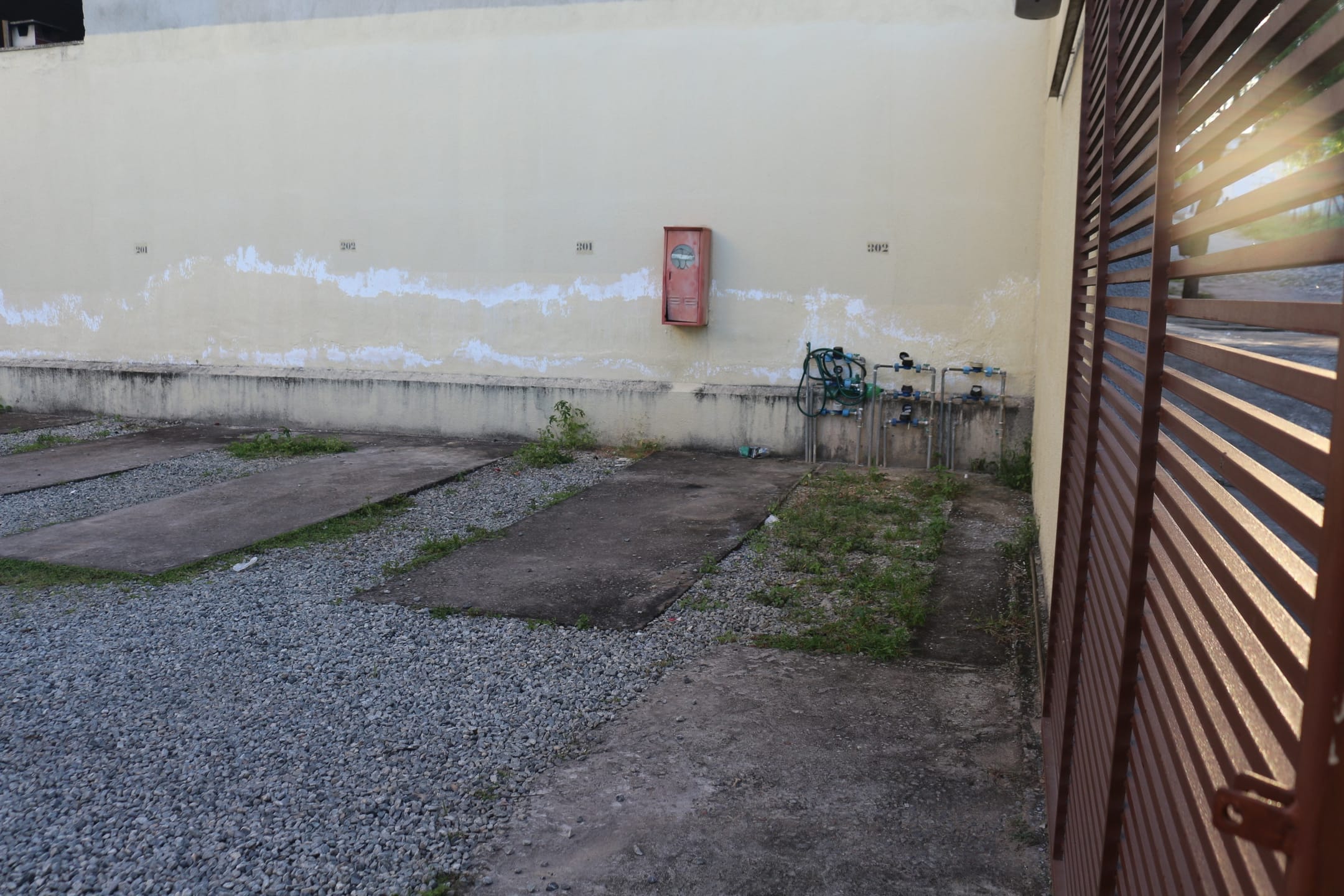 Apartamento de 2 quartos, 1 banho, 1 vaga, condomínio barato, à venda, Porto Seguro, Ribeirão das Neves, MG - Bom para investidor. Fácil de alugar. miniatura 62