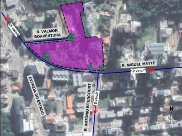 Apartamento 3 quartos e 2 banheiros, à venda, no bairro Pioneiros em Balneário Camboriú