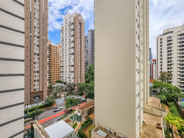 Apartamento com 95m² 3 quartos e 5 banheiros, à venda, no bairro Moema em São Paulo
