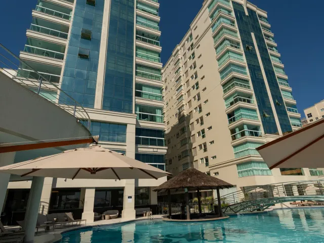 Apartamento 4 quartos e 6 banheiros, à venda, no bairro Meia Praia em Itapema