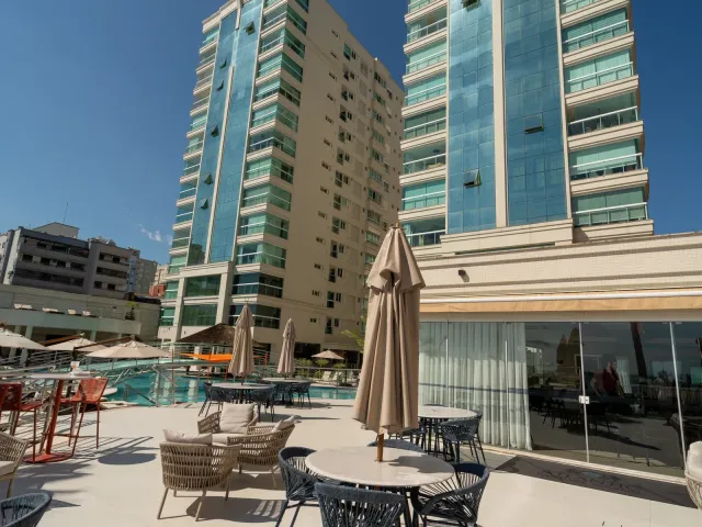 Apartamento 4 quartos e 6 banheiros, à venda, no bairro Meia Praia em Itapema