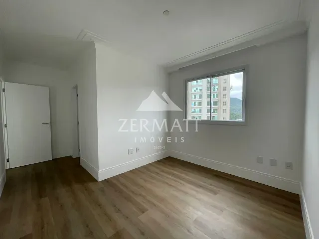 Apartamento com 216m² 3 quartos e 4 banheiros, à venda, no bairro Centro em Itapema