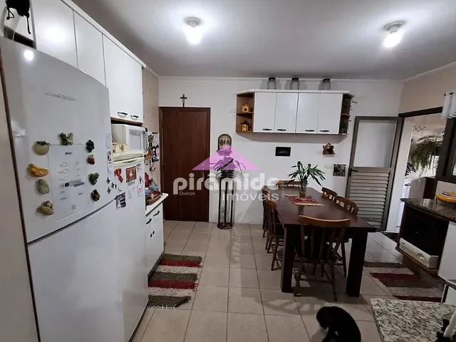 Apartamento com 170m² 4 quartos e 2 banheiros, à venda, no bairro Centro em São José dos Campos
