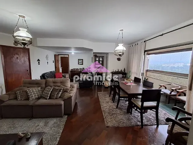 Apartamento com 170m² 4 quartos e 2 banheiros, à venda, no bairro Centro em São José dos Campos