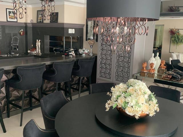 Apartamento 4 quartos e 5 banheiros, à venda, no bairro Meia Praia em Itapema