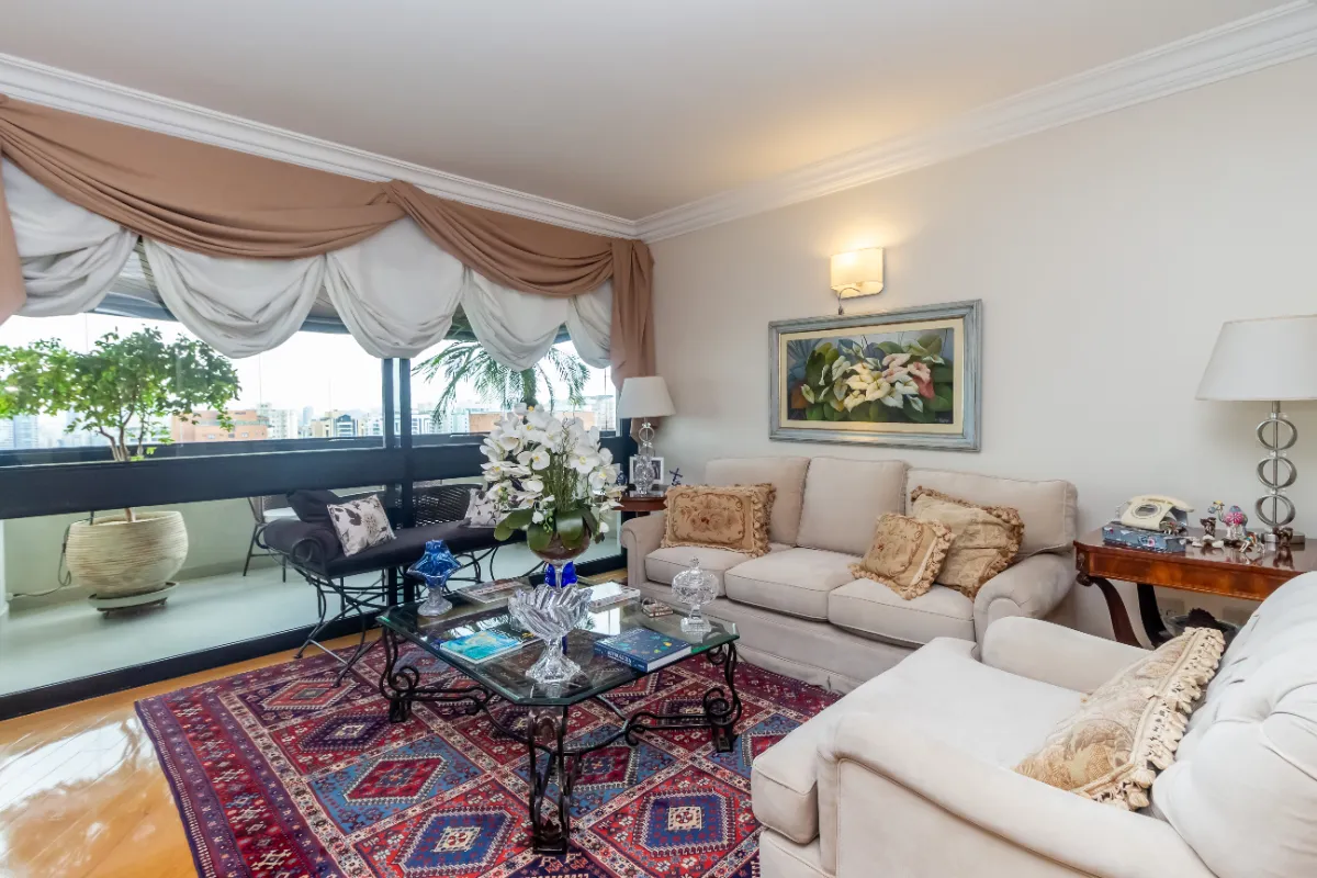 Apartamento para locação em Moema com 4 quartos, sendo 4 suítes, 198m²