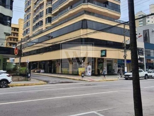 Apartamento 4 quartos e 3 banheiros, à venda ou para alugar, no bairro Meia Praia em Itapema