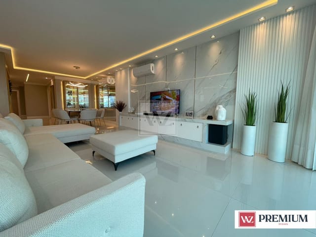 Apartamento com 220m² 4 quartos e 5 banheiros, à venda, no bairro Meia Praia em Itapema