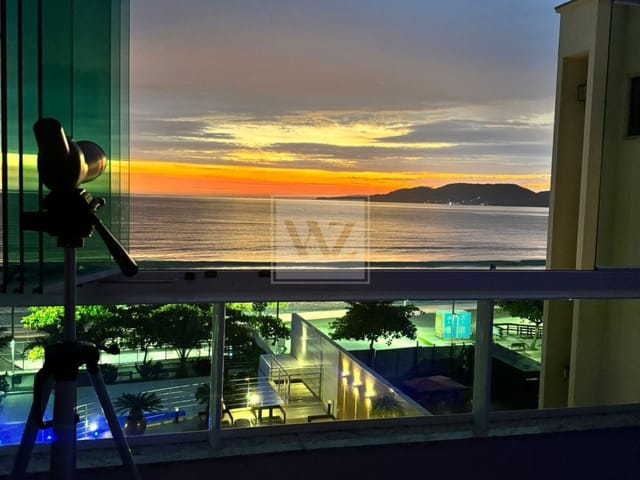 Apartamento com 220m² 4 quartos e 5 banheiros, à venda, no bairro Meia Praia em Itapema