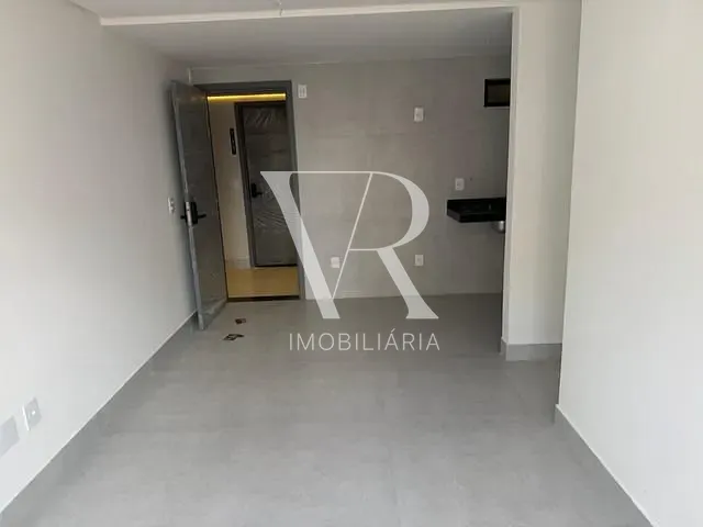Apartamento 2 quartos e 2 banheiros, à venda, no bairro Cabo Branco em João Pessoa